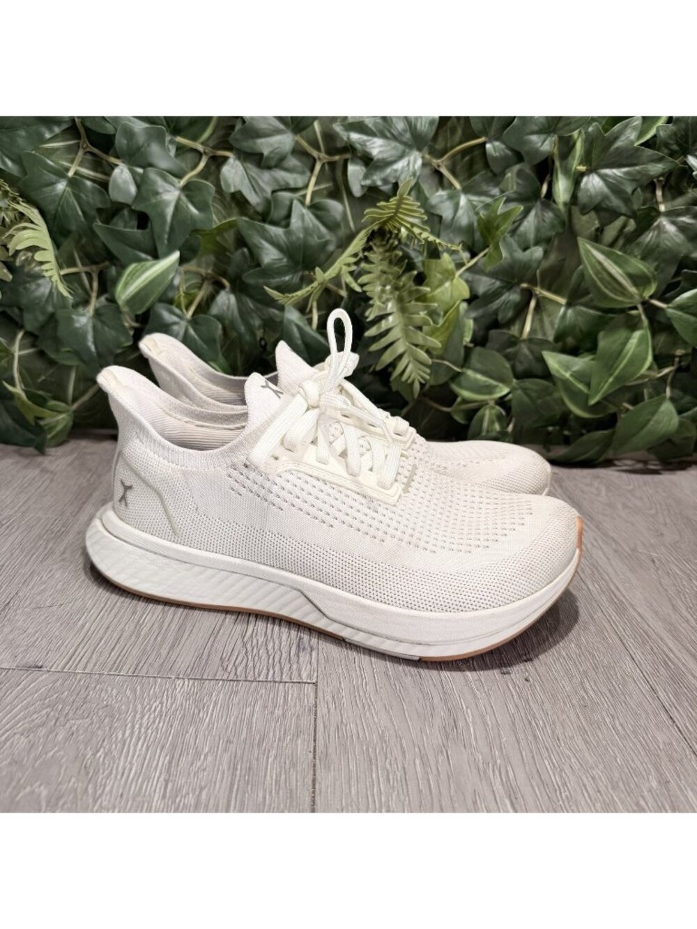 Flux Adapt Run White Gum Men 5.5 Women 7 Running Athletic Walking Knit Shoes